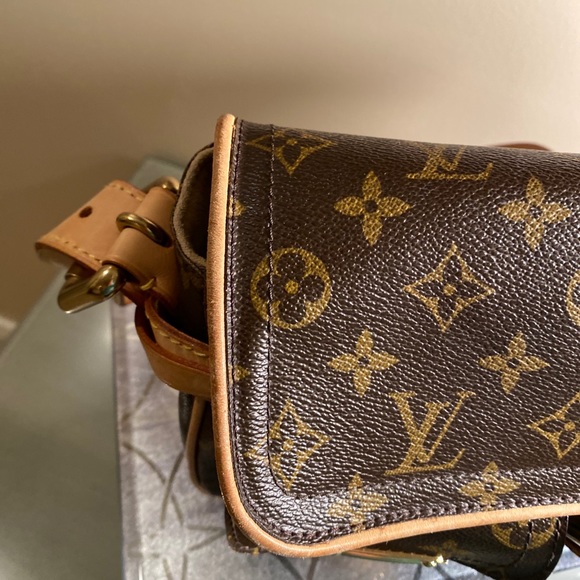 Louis Vuitton Hudson PM - Picture 9 of 16
